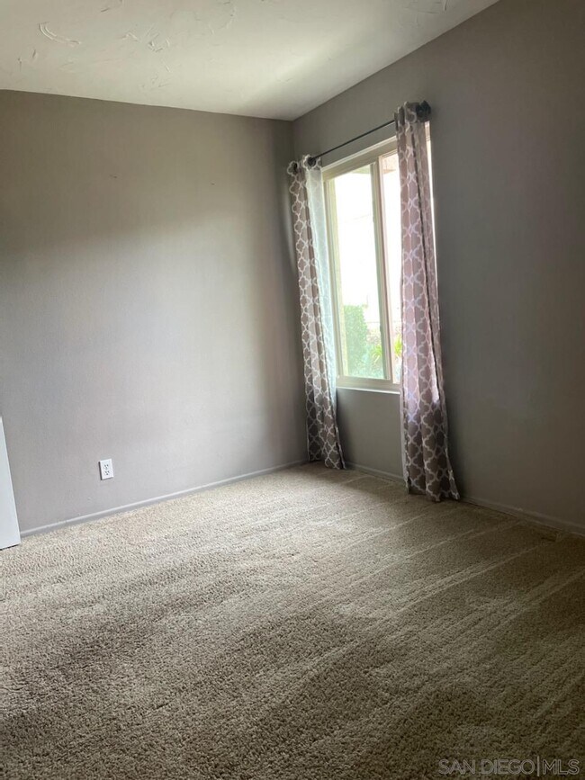 Building Photo - 608 Persimmon Way