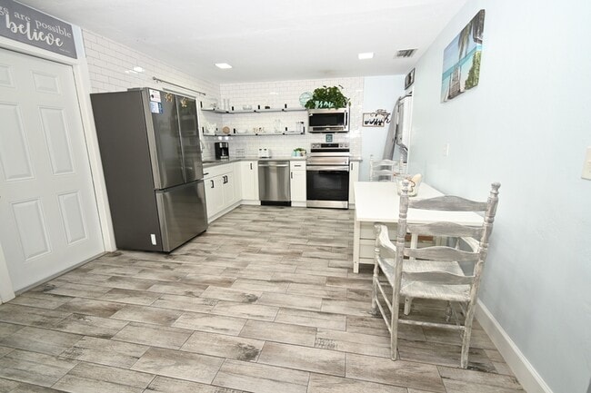 Building Photo - 206 Cape Coral Pkwy W