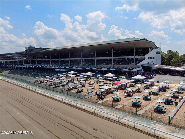 Building Photo - 328 E Main St