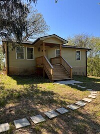 Building Photo - 3 Bedroom || 1 Bathroom - Single Family Home