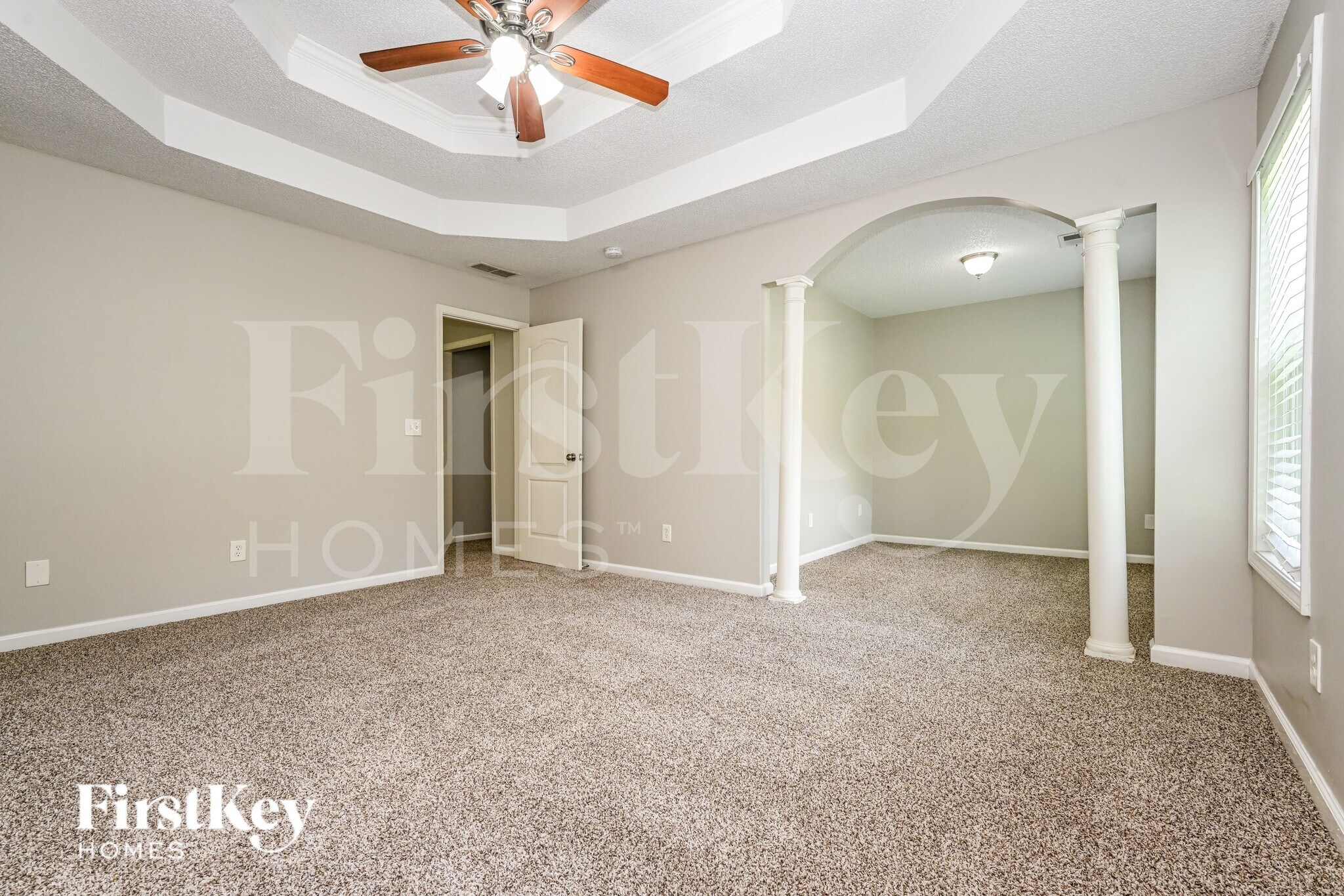 Building Photo - 3349 Meadovista Dr