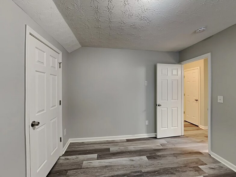 Building Photo - 18814 Mesa Oaks Dr
