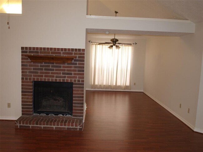 Building Photo - 4027 Avanti Dr