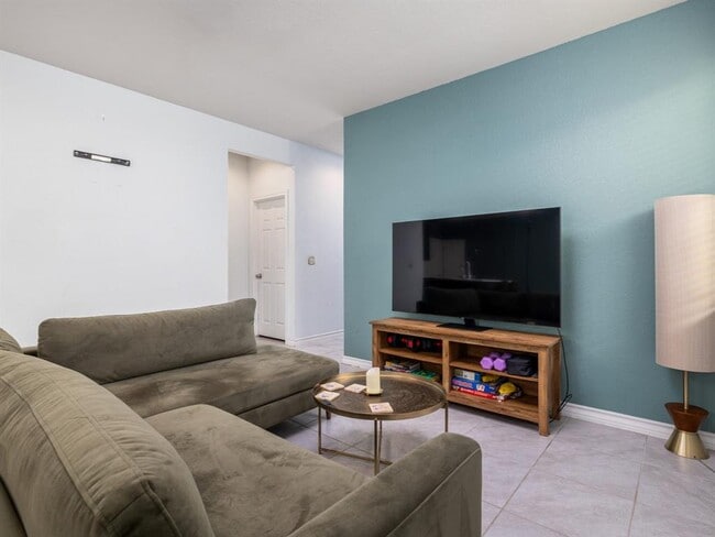 Building Photo - 1919 Rinker Ranch Dr