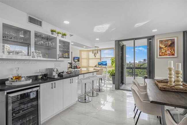 Building Photo - 3500 Mystic Pointe Dr