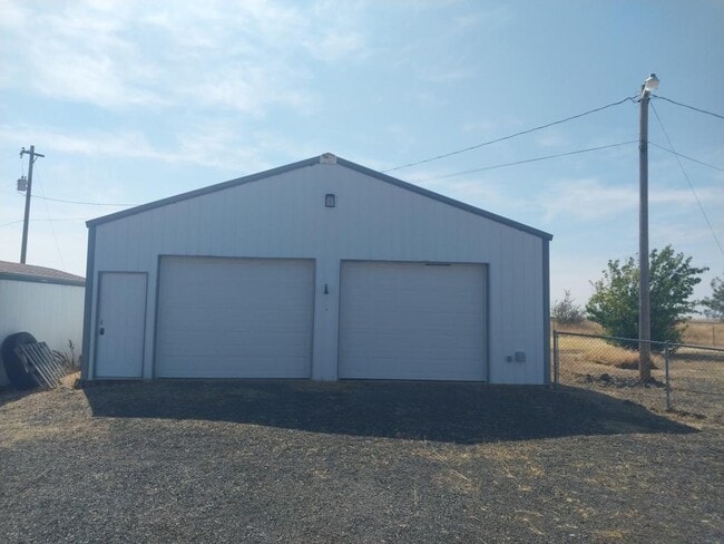 Building Photo - 1831 E Cornwall Rd