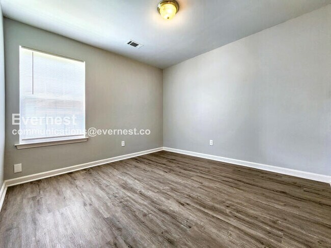 Building Photo - 2175 Red Oak Cir