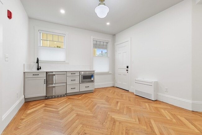 Building Photo - 32 Beacon St