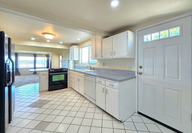 Building Photo - 3 Bedroom Home in Lake Stevens Available Now!