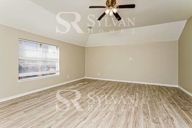 Building Photo - Gorgeous 4BR contemporary Home!