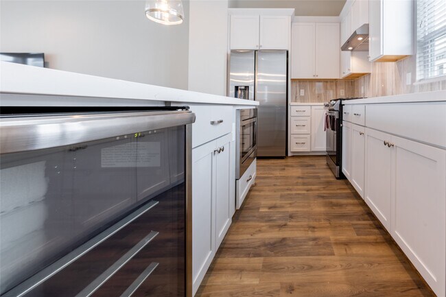 Building Photo - 2802 Grand Fountains Dr