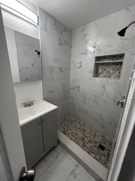 Building Photo - 4134 Wickham Ave