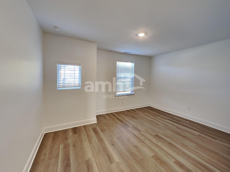 Building Photo - 231 Marin Dr