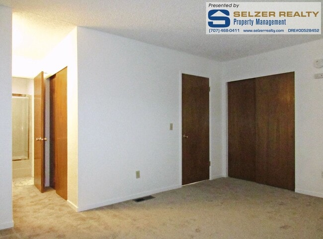 Building Photo - Charming 2 bd. condo in a lovely west hills setting!