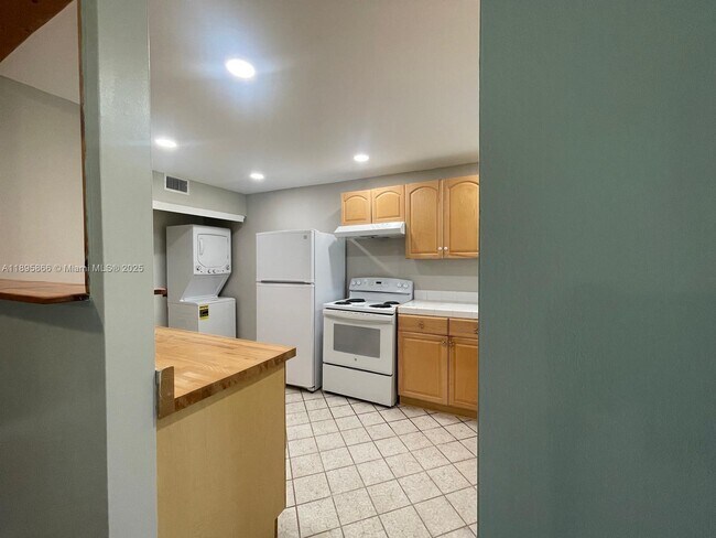 Building Photo - 7875 Margate Blvd