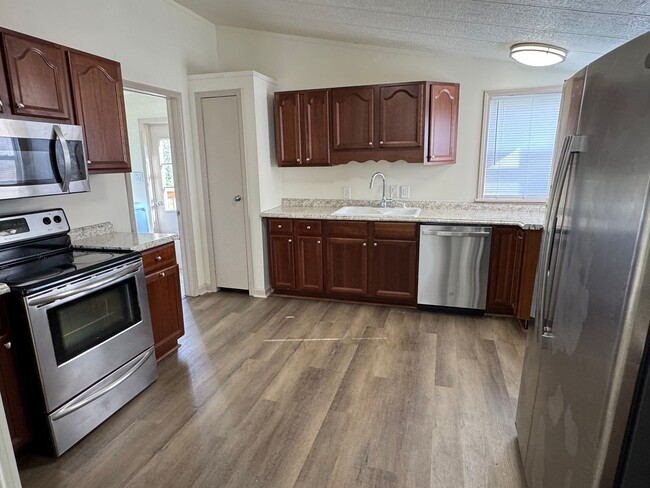 Building Photo - 3 Bedroom 2 Bathroom Home in Kingsport, TN