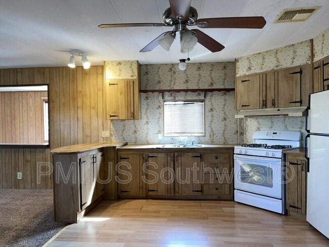 Building Photo - 1054 Riverview Dr