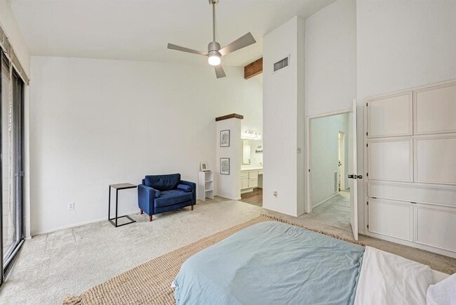 Building Photo - 1938 Holly Hill Dr