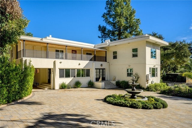 Building Photo - 2065 E Altadena Dr