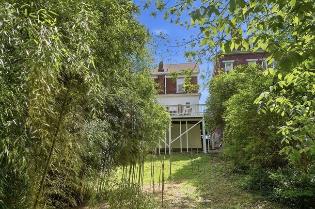 Building Photo - 5 Bedroom Clifton House Available Next to UC Campus