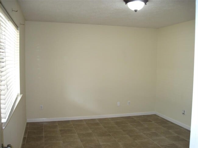 Building Photo - 10326 Bushy Creek Dr
