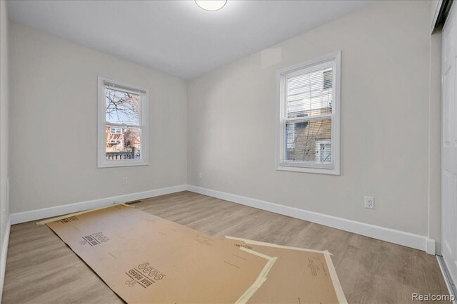 Building Photo - 16200 Parkside St