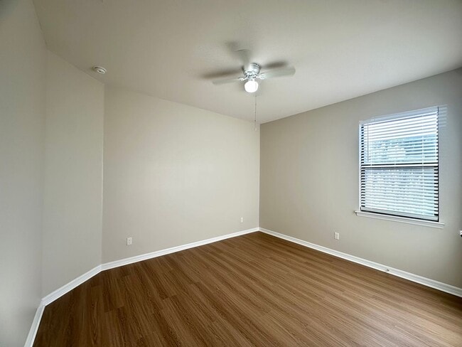 Building Photo - Fenced 3 Bed 2 Bath in SW Cape Coral Available Now!