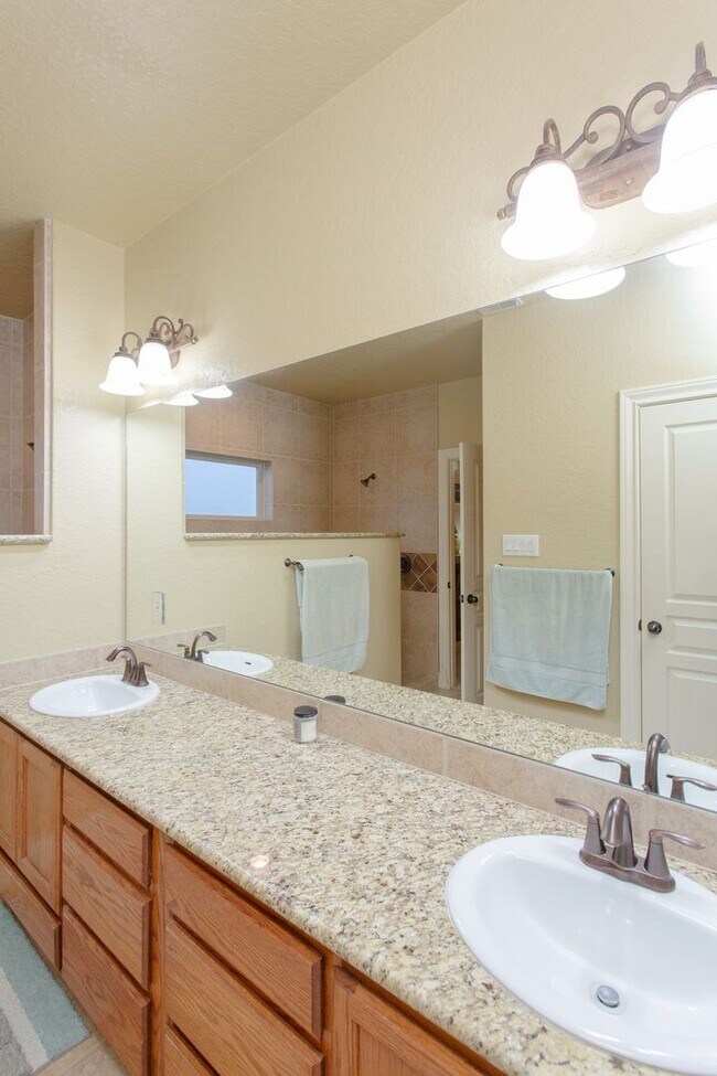 Building Photo - Beautiful 4 Bedroom Rental Home in Lytle, ...