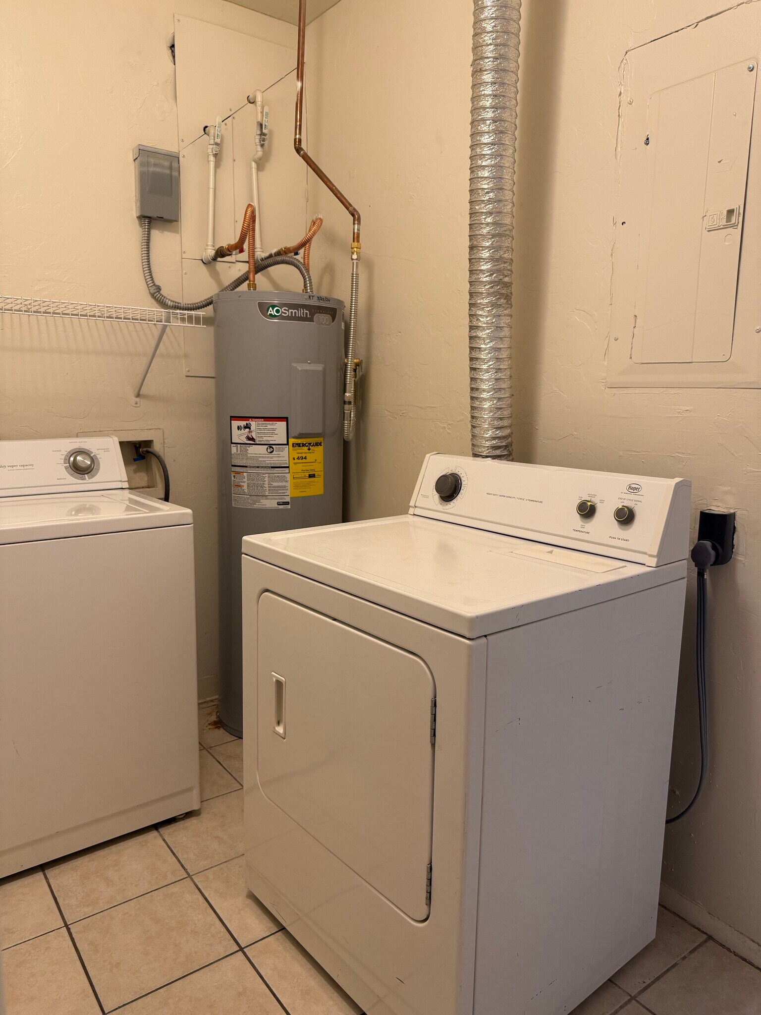 Building Photo - 1401 E Lee St