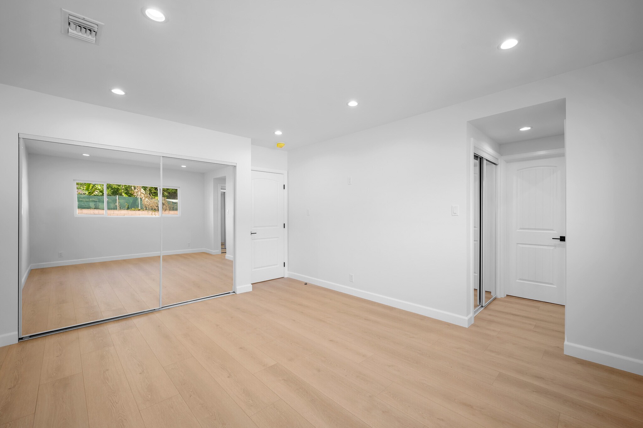 Building Photo - 16057 Knapp St