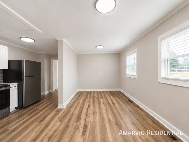 Building Photo - 306 Watauga Ave