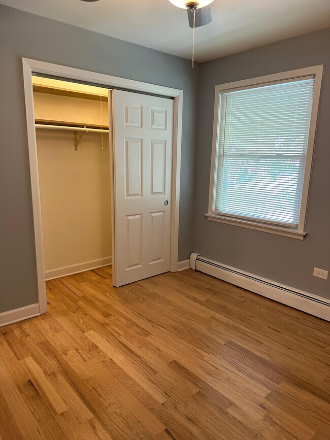 Building Photo - 6259 N Milwaukee Ave