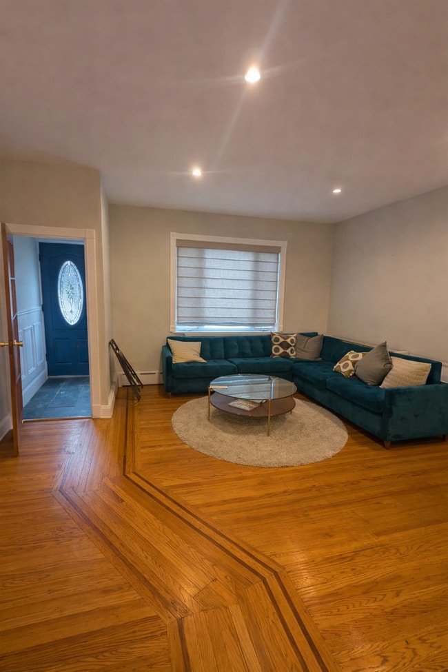 Building Photo - 2005 S 13th St