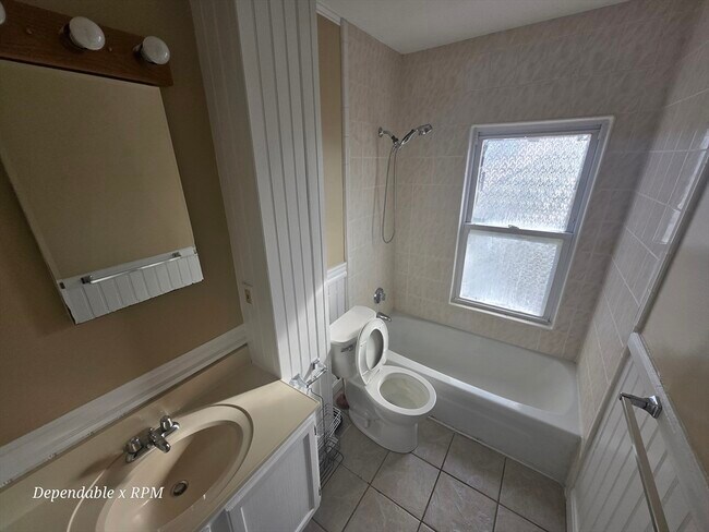 Building Photo - 234 Nahatan St