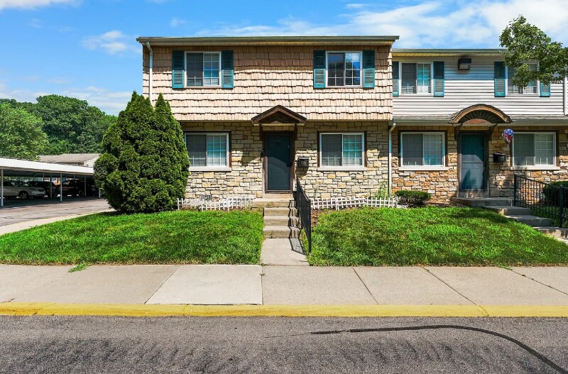 Building Photo - 16435 Terrace Village Dr
