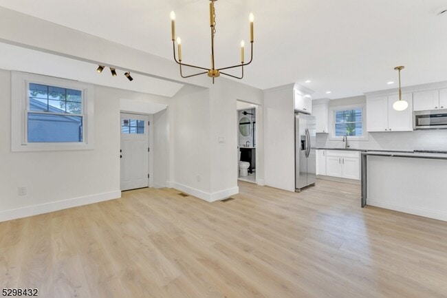 Building Photo - 317 Montclair Ave