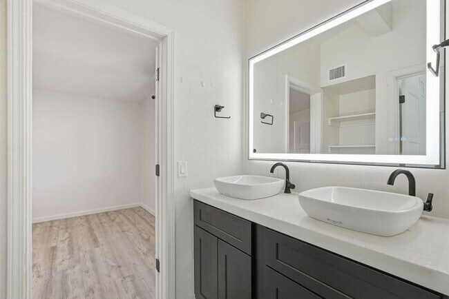 Building Photo - Bright & Airy 2-Bedroom Midtown Tucson Apartment Near TMC & The Loop