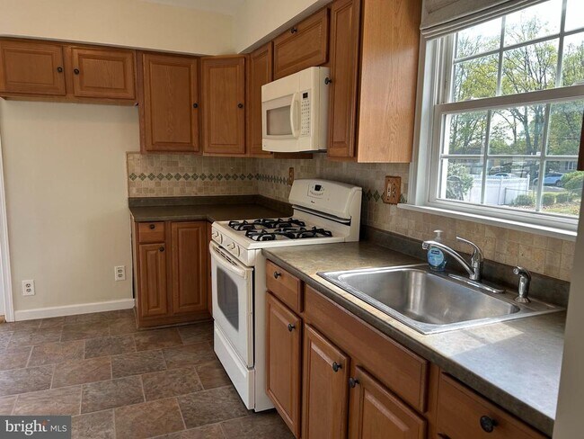 Building Photo - 114 Phillips Ave