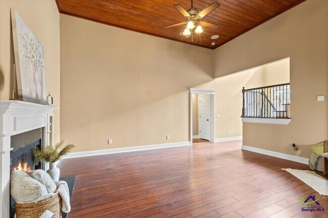 Building Photo - 300 Cheshire Dr