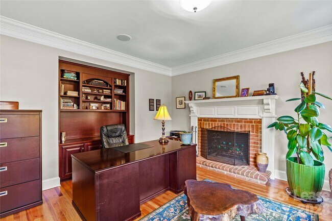 Building Photo - 13718 Robert Walker Dr