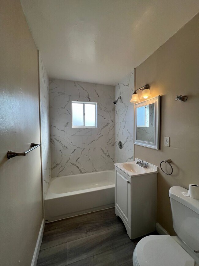 Building Photo - This cute home won't last long with a new ...