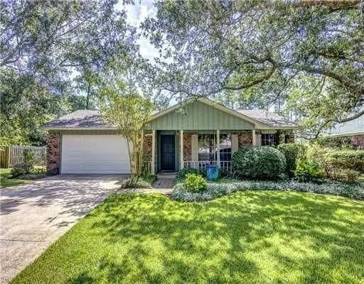 Building Photo - OCEAN SPRINGS - BEAUTIFUL HOME WITH POOL. AND SPACE FOR ENTERTAINING!