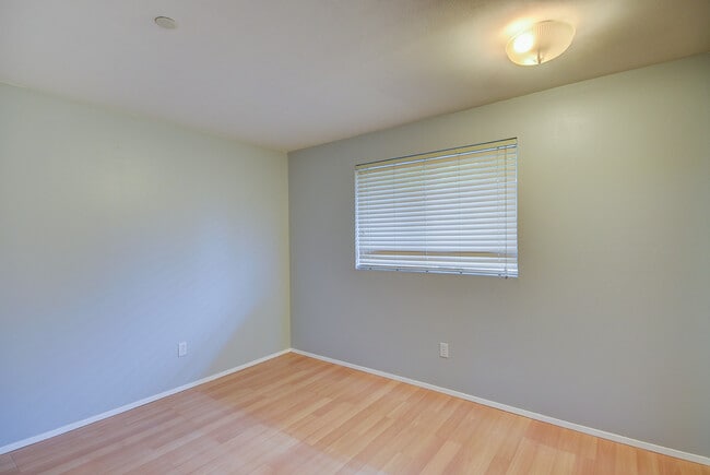 Building Photo - 485 SW Bayshore Dr