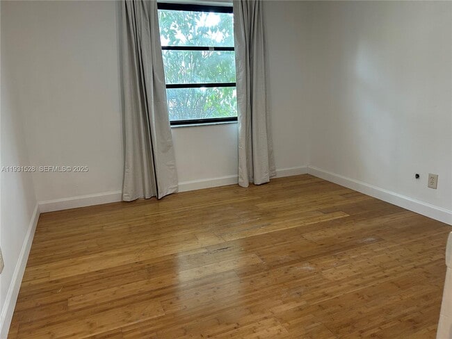 Building Photo - 6857 SW 36th Ct