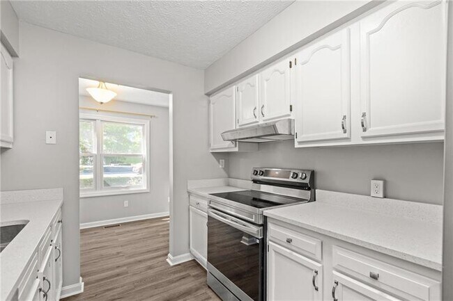 Building Photo - 250 Meadowview Dr