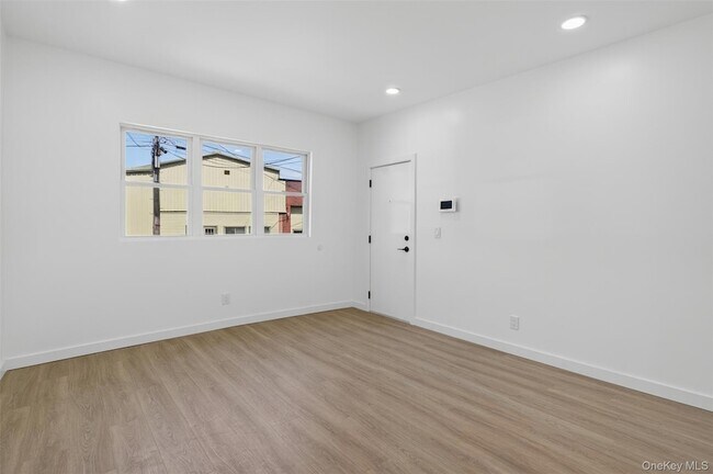 Building Photo - 165 W Main St