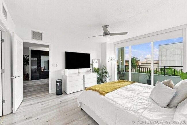 Building Photo - 610 W Las Olas Blvd