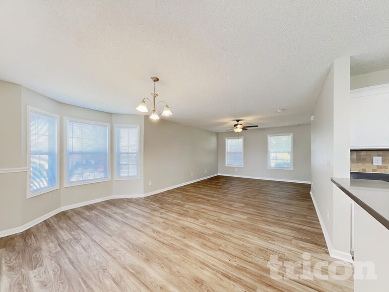 Building Photo - 2102 Taras Trace Dr