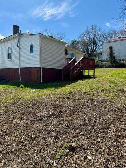 Building Photo - 626 Monroe St