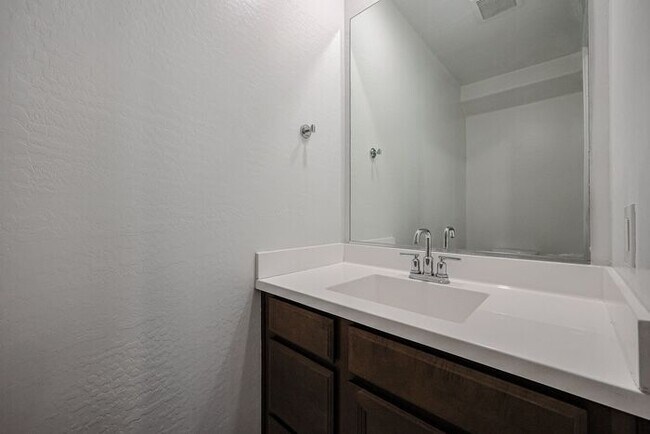 Building Photo - Stunning 4 bedroom, 4 bathroom home in the desirable gated community of Horizon in Chandler